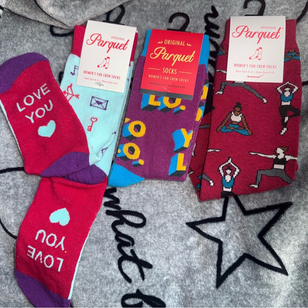 Women’s Novelty Graphic Crew Socks 3-Pairs- New L2